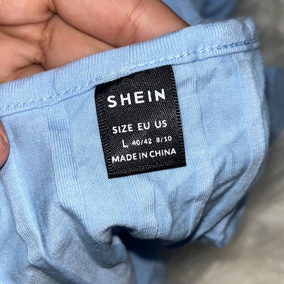 Simple light blue shein crop top - Picture 3 of 4